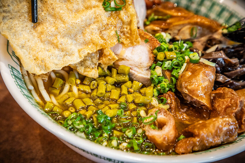 螺螄粉控必訪小螺波板橋店，份量大又美味，道地酸辣風味