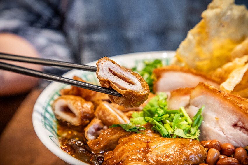 螺螄粉控必訪小螺波板橋店，份量大又美味，道地酸辣風味