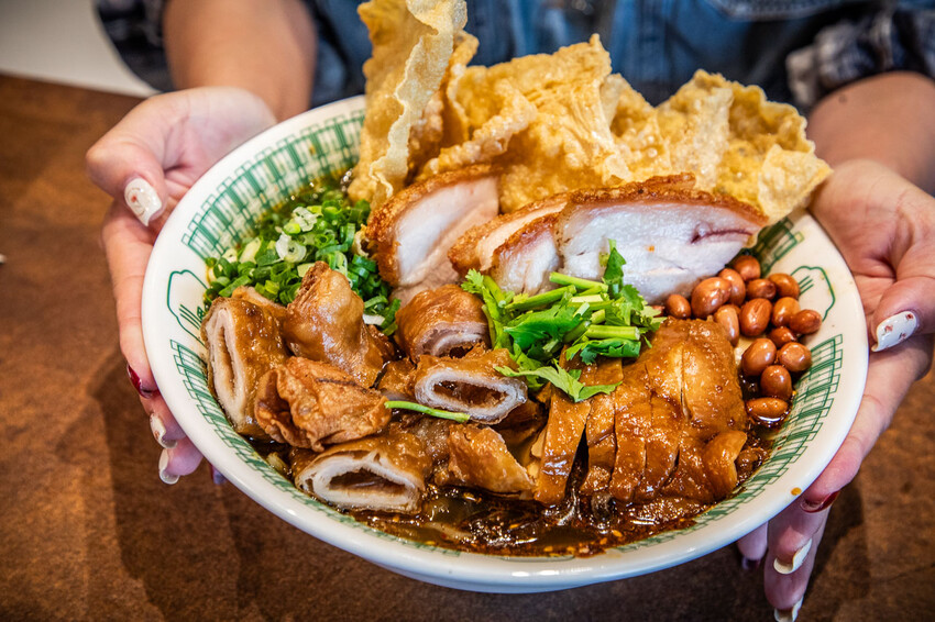 螺螄粉控必訪小螺波板橋店，份量大又美味，道地酸辣風味