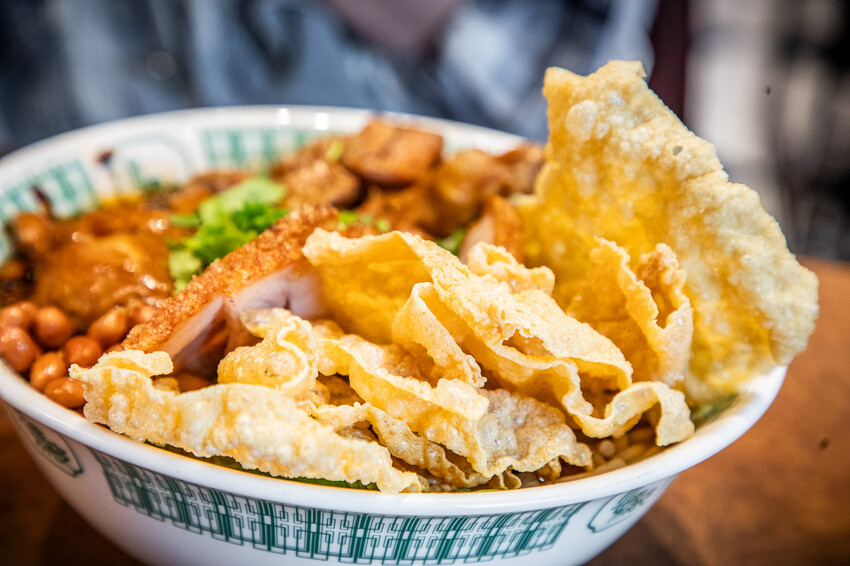 螺螄粉控必訪小螺波板橋店，份量大又美味，道地酸辣風味