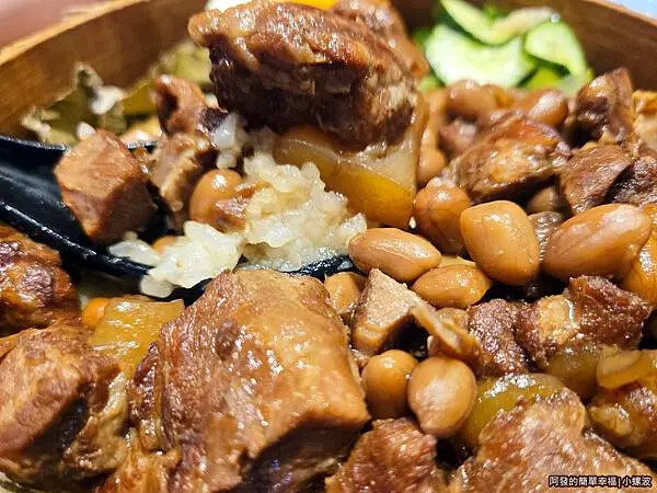 小螺波09-外婆家軟骨蒸籠飯特寫.jpg 小螺波09-外婆家軟骨蒸籠飯特寫.jpg