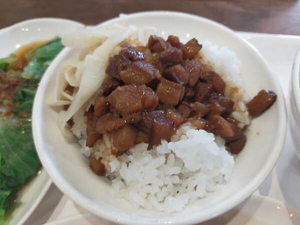 台中烏日周氏蝦捲~台鐵烏日店~台南人氣小吃~在烏日三鐵共構的