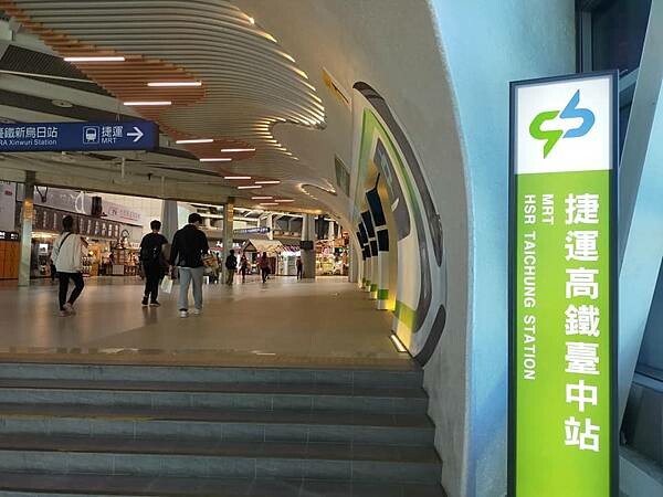 台中烏日周氏蝦捲~台鐵烏日店~台南人氣小吃~在烏日三鐵共構的