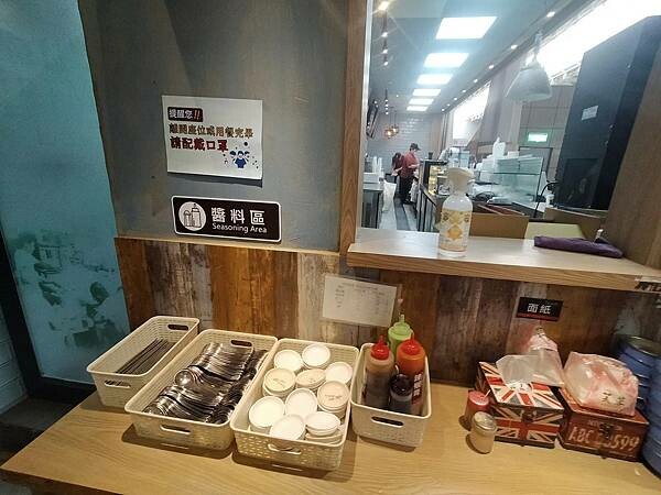 台中烏日周氏蝦捲~台鐵烏日店~台南人氣小吃~在烏日三鐵共構的