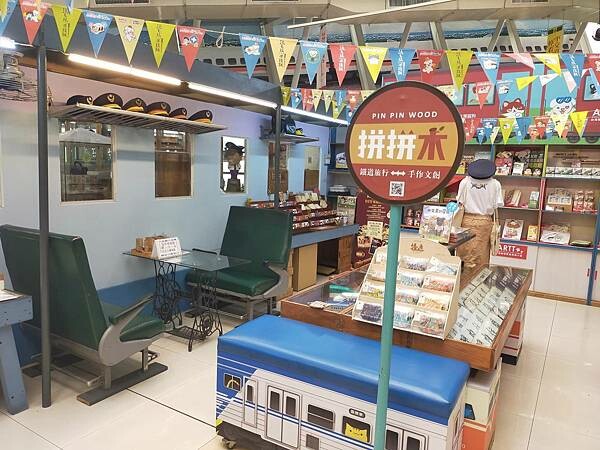 台中烏日周氏蝦捲~台鐵烏日店~台南人氣小吃~在烏日三鐵共構的