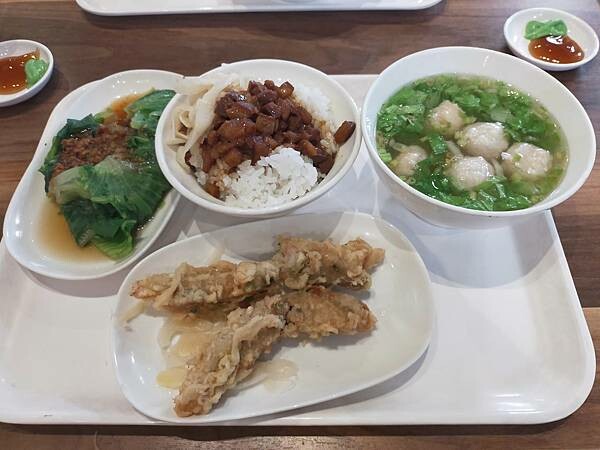 台中烏日周氏蝦捲~台鐵烏日店~台南人氣小吃~在烏日三鐵共構的