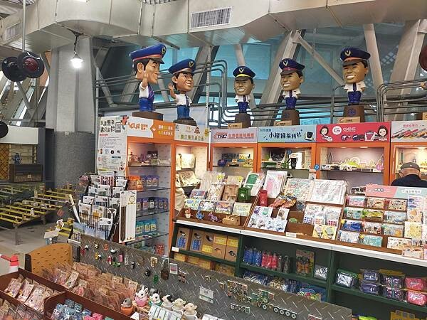 台中烏日周氏蝦捲~台鐵烏日店~台南人氣小吃~在烏日三鐵共構的