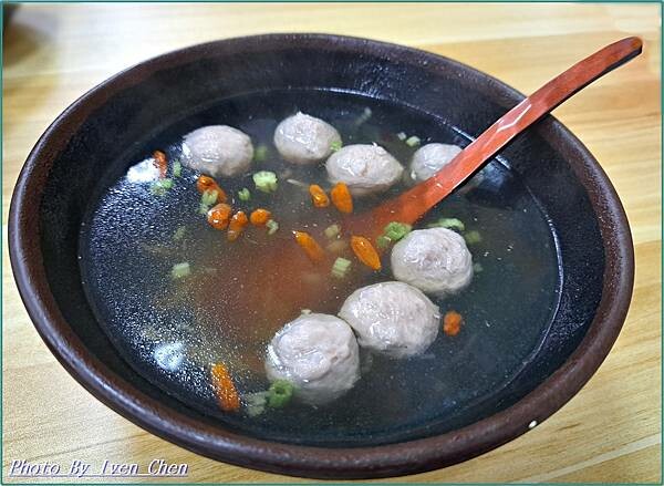 《中壢火車站美食》  『鼎新鵝肉飯·玉里麵-中原店』 Ive