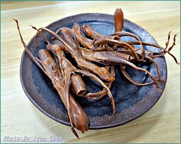 《中壢火車站美食》  『鼎新鵝肉飯·玉里麵-中原店』 Ive