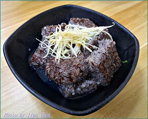 《中壢火車站美食》  『鼎新鵝肉飯·玉里麵-中原店』 Ive