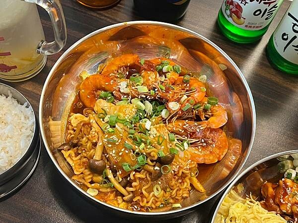 （台中韓式餐廳）燒酒杯韓式餐酒館～料好實在豆腐鍋、卡滋韓式起