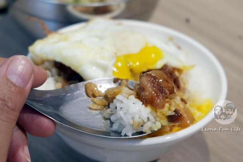 新竹市東區新竹美食|禾日香古早味魯肉飯-百萬YouTuber推薦，膠質滿滿魯肉飯加太陽蛋超誘人!!|Ku’s dream酷的夢|全台滷