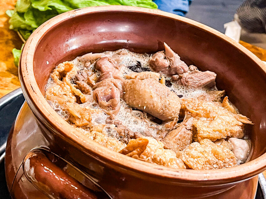陶甕炭火必吃！桃園霸味薑母鴨爆滿店，中正北店超狂。