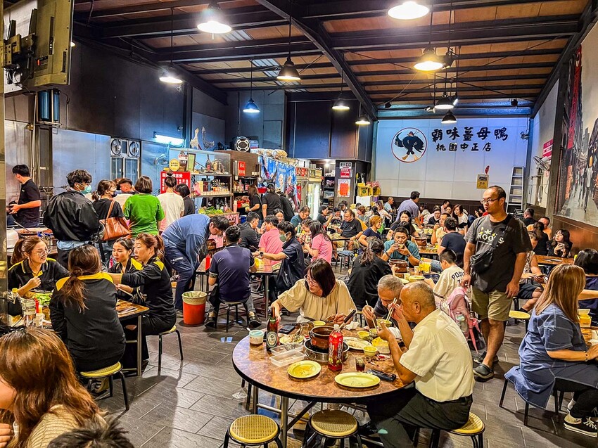 陶甕炭火必吃！桃園霸味薑母鴨爆滿店，中正北店超狂。