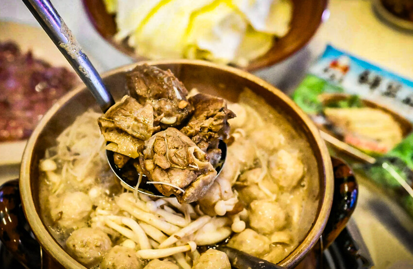 陶甕炭火必吃！桃園霸味薑母鴨爆滿店，中正北店超狂。