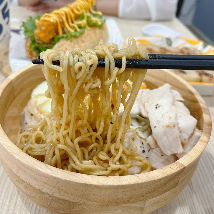 桃園中原大學早午餐推薦— 6：35 Brunch中原店，超強炒泡麵和蘿蔔糕，不用跑台北就吃得到