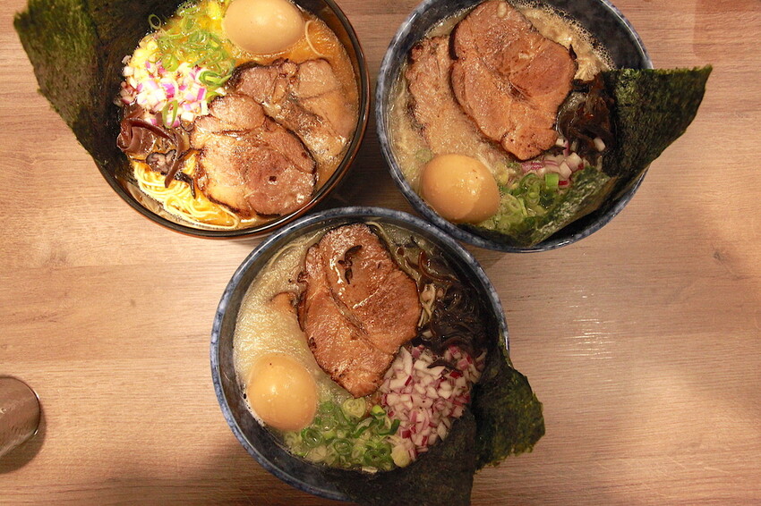 台南市中西區吃。台南市｜中西區。「森一男豚骨拉麵」置身在河樂廣場旁剛開幕半年日式拉麵專門店「森一男豚骨拉麵」。