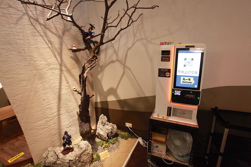 台南市中西區吃。台南市｜中西區。「森一男豚骨拉麵」置身在河樂廣場旁剛開幕半年日式拉麵專門店「森一男豚骨拉麵」。