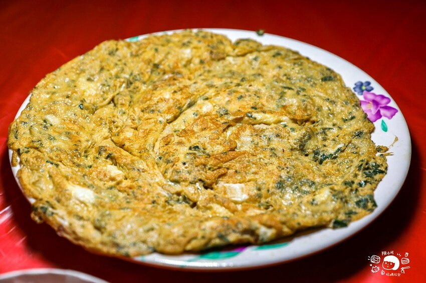 山中隱密不起眼的餐廳，香噴噴桶仔雞超多人，想吃還要預訂，老饕吃過推薦，來去探探路！