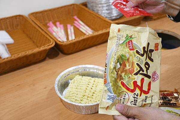 南部首家韓國24H智能拉麵店~開賣囉!【24H韓金智能拉麵-藍田創始店】多款韓國拉麵、還有豐富自助吧,多元