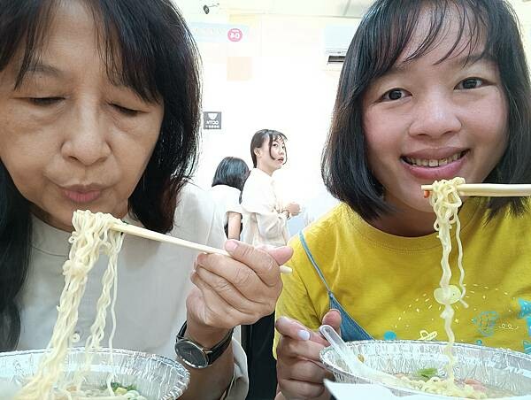 南部首家韓國24H智能拉麵店~開賣囉!【24H韓金智能拉麵-藍田創始店】多款韓國拉麵、還有豐富自助吧,多元