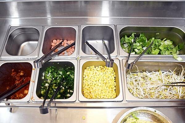 南部首家韓國24H智能拉麵店~開賣囉!【24H韓金智能拉麵-藍田創始店】多款韓國拉麵、還有豐富自助吧,多元