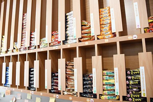 南部首家韓國24H智能拉麵店~開賣囉!【24H韓金智能拉麵-藍田創始店】多款韓國拉麵、還有豐富自助吧,多元