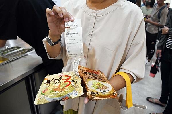 南部首家韓國24H智能拉麵店~開賣囉!【24H韓金智能拉麵-藍田創始店】多款韓國拉麵、還有豐富自助吧,多元