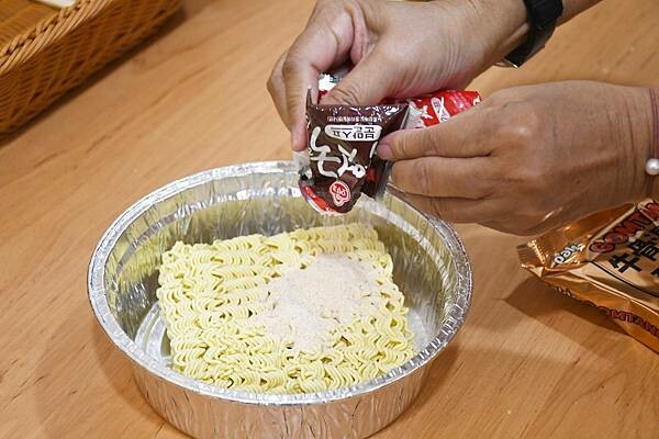 南部首家韓國24H智能拉麵店~開賣囉!【24H韓金智能拉麵-藍田創始店】多款韓國拉麵、還有豐富自助吧,多元