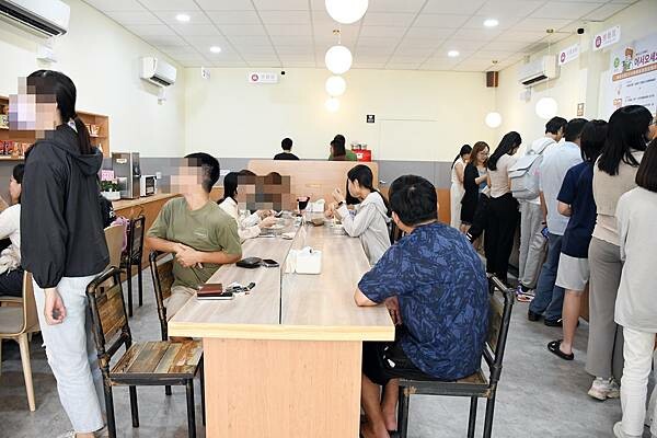 南部首家韓國24H智能拉麵店~開賣囉!【24H韓金智能拉麵-藍田創始店】多款韓國拉麵、還有豐富自助吧,多元