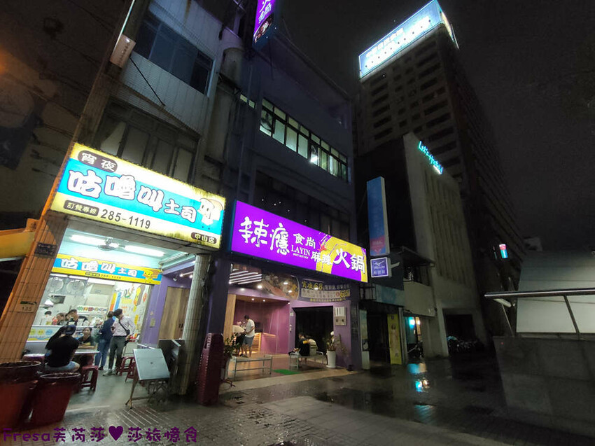 高雄飯店【小承輕旅】美麗島捷運站交通轉乘超方便！舒適溫暖家庭客房.六合夜市步行即抵│高雄青旅│南華商圈 - Fresa芙芮莎♥莎旅憶食