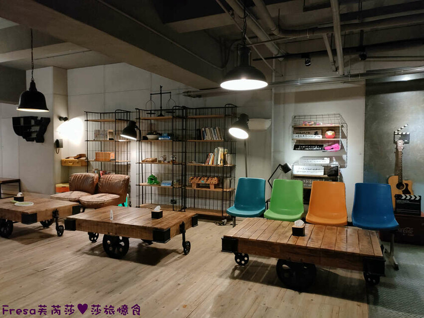 高雄飯店【小承輕旅】美麗島捷運站交通轉乘超方便！舒適溫暖家庭客房.六合夜市步行即抵│高雄青旅│南華商圈 - Fresa芙芮莎♥莎旅憶食