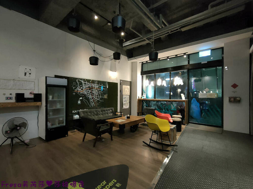 高雄飯店【小承輕旅】美麗島捷運站交通轉乘超方便！舒適溫暖家庭客房.六合夜市步行即抵│高雄青旅│南華商圈 - Fresa芙芮莎♥莎旅憶食