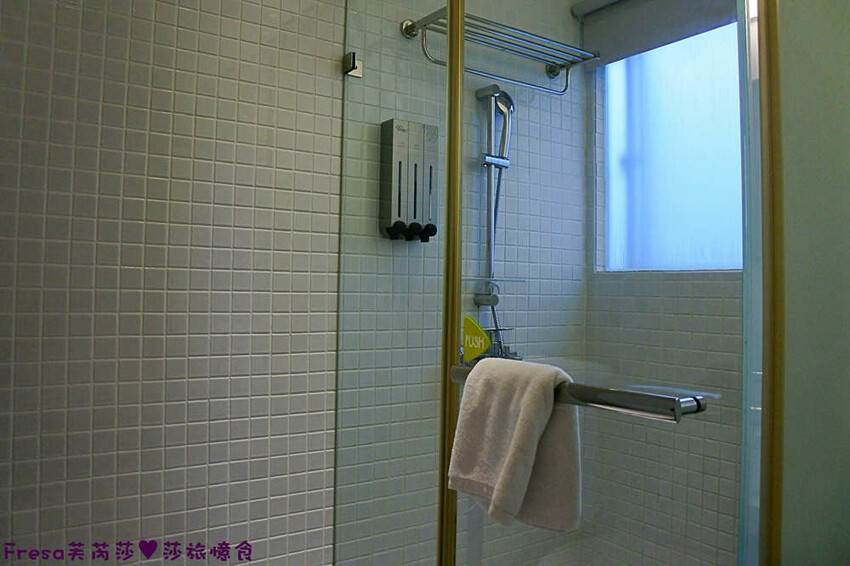 高雄飯店【小承輕旅】美麗島捷運站交通轉乘超方便！舒適溫暖家庭客房.六合夜市步行即抵│高雄青旅│南華商圈 - Fresa芙芮莎♥莎旅憶食