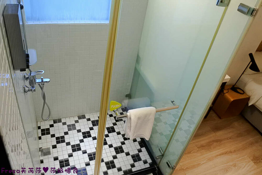 高雄飯店【小承輕旅】美麗島捷運站交通轉乘超方便！舒適溫暖家庭客房.六合夜市步行即抵│高雄青旅│南華商圈 - Fresa芙芮莎♥莎旅憶食