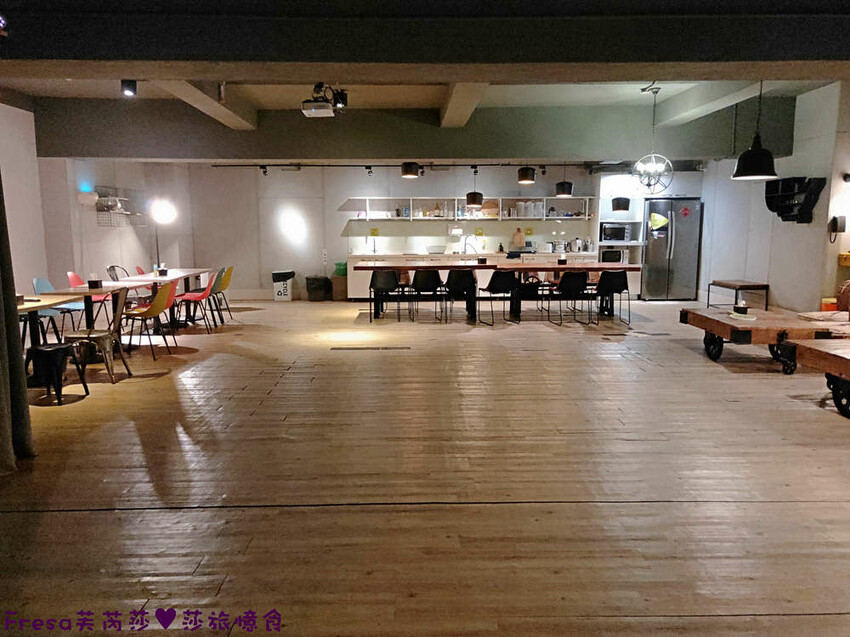 高雄飯店【小承輕旅】美麗島捷運站交通轉乘超方便！舒適溫暖家庭客房.六合夜市步行即抵│高雄青旅│南華商圈 - Fresa芙芮莎♥莎旅憶食