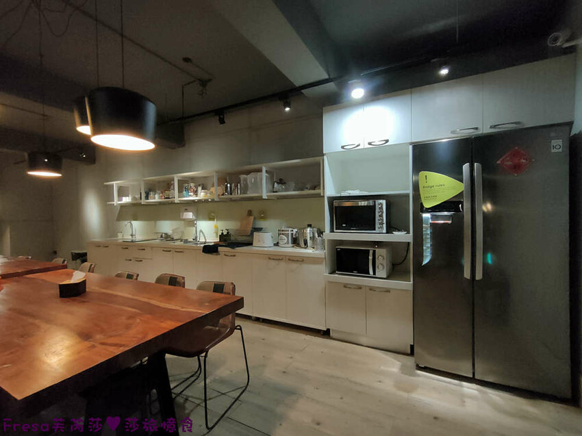 高雄飯店【小承輕旅】美麗島捷運站交通轉乘超方便！舒適溫暖家庭客房.六合夜市步行即抵│高雄青旅│南華商圈 - Fresa芙芮莎♥莎旅憶食