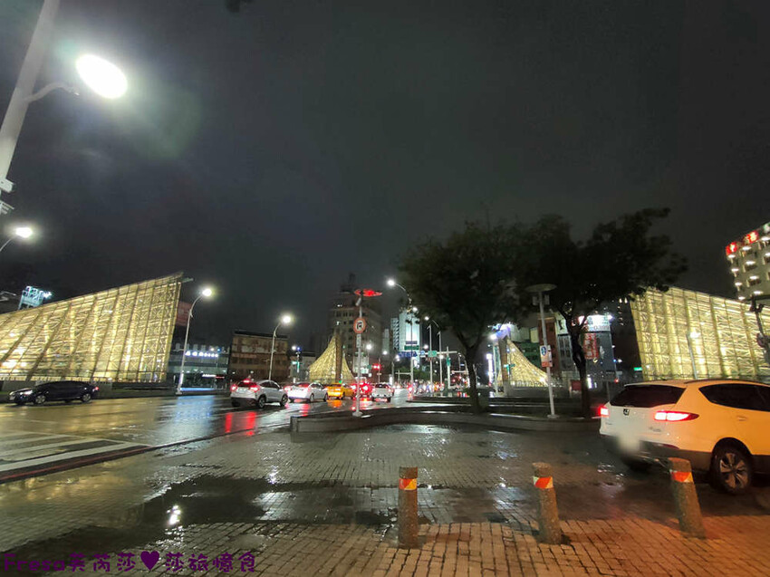 高雄飯店【小承輕旅】美麗島捷運站交通轉乘超方便！舒適溫暖家庭客房.六合夜市步行即抵│高雄青旅│南華商圈 - Fresa芙芮莎♥莎旅憶食