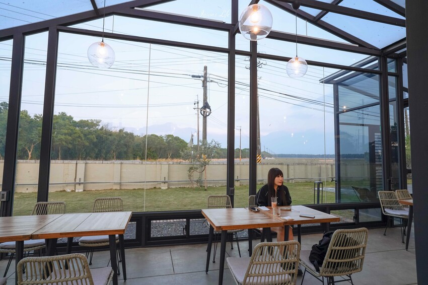 屏東縣潮州鎮【屏東潮州|美食】旅 X 潮州 Homestay & Café。採全預約制,屏東潮州透明屋咖啡廳,遠眺大武山美景