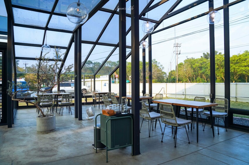 屏東縣潮州鎮【屏東潮州|美食】旅 X 潮州 Homestay & Café。採全預約制,屏東潮州透明屋咖啡廳,遠眺大武山美景