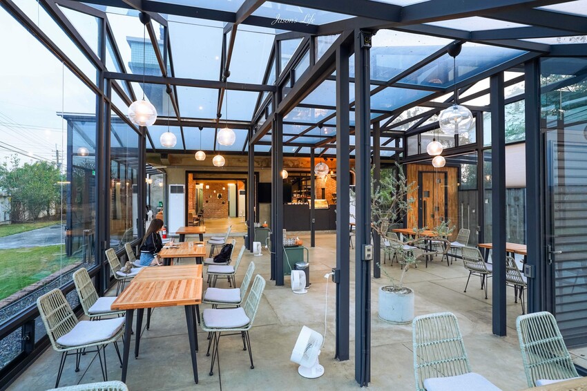 屏東縣潮州鎮【屏東潮州|美食】旅 X 潮州 Homestay & Café。採全預約制,屏東潮州透明屋咖啡廳,遠眺大武山美景