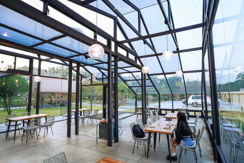 屏東縣潮州鎮【屏東潮州|美食】旅 X 潮州 Homestay & Café。採全預約制,屏東潮州透明屋咖啡廳,遠眺大武山美景