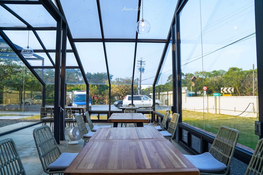 屏東縣潮州鎮【屏東潮州|美食】旅 X 潮州 Homestay & Café。採全預約制,屏東潮州透明屋咖啡廳,遠眺大武山美景