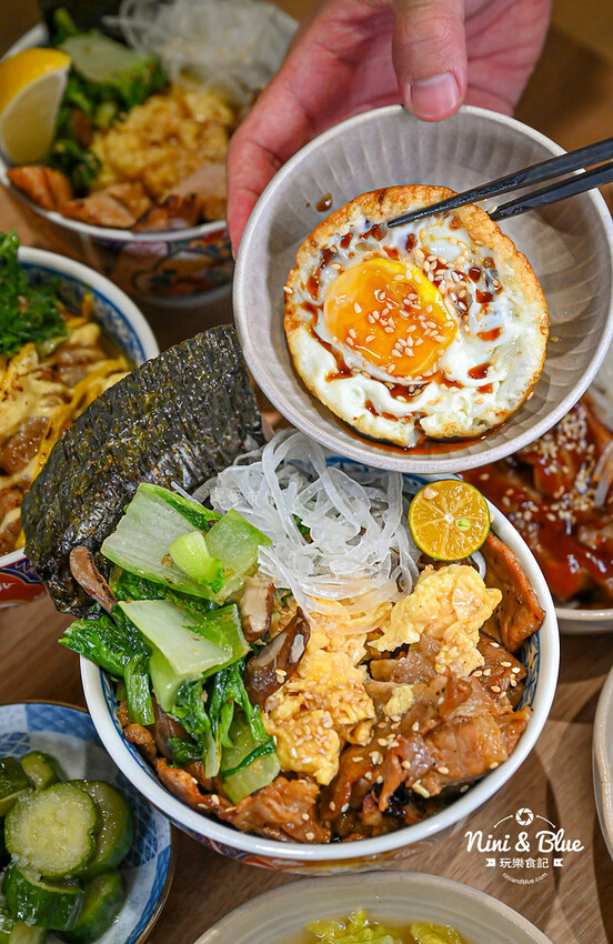 台中大里燒肉丼飯，還有熱湯免費續~對面就有停車場