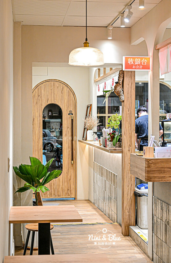 台中大里燒肉丼飯，還有熱湯免費續~對面就有停車場