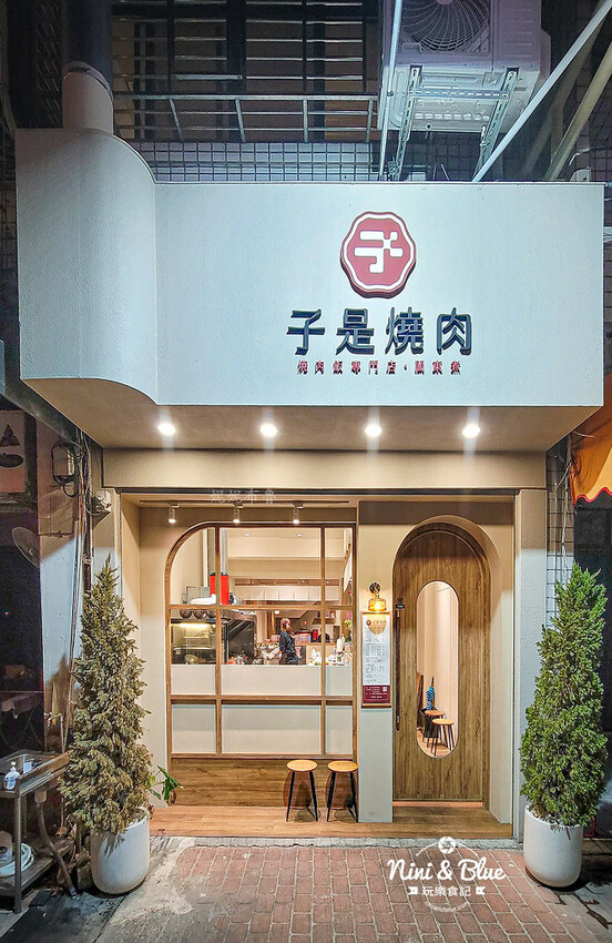 台中大里燒肉丼飯，還有熱湯免費續~對面就有停車場