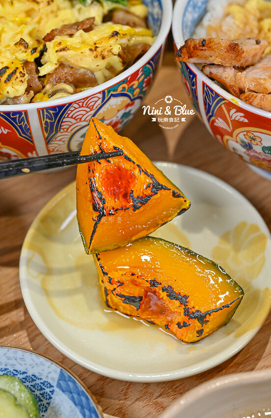 台中大里燒肉丼飯，還有熱湯免費續~對面就有停車場