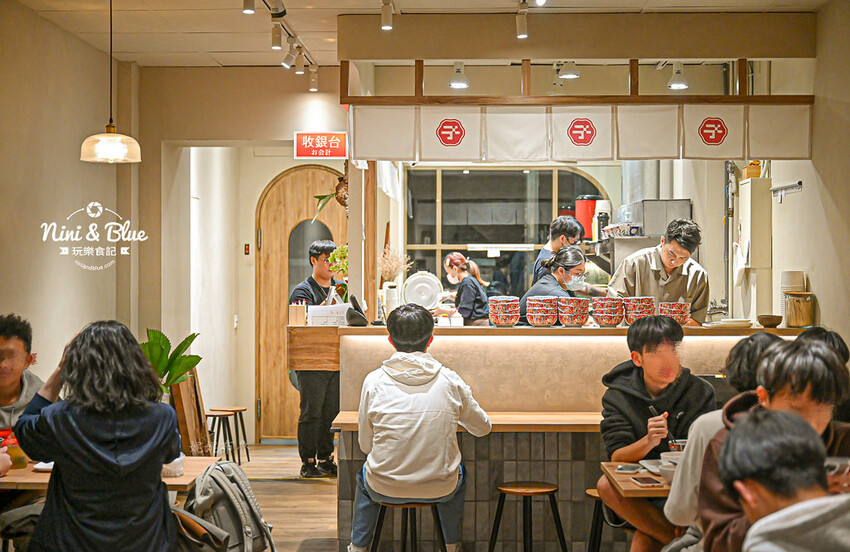 台中大里燒肉丼飯，還有熱湯免費續~對面就有停車場