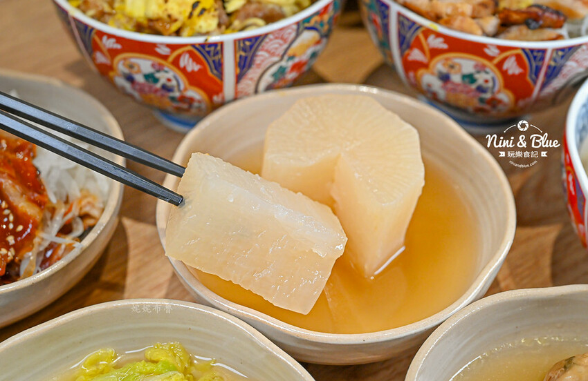 台中大里燒肉丼飯，還有熱湯免費續~對面就有停車場