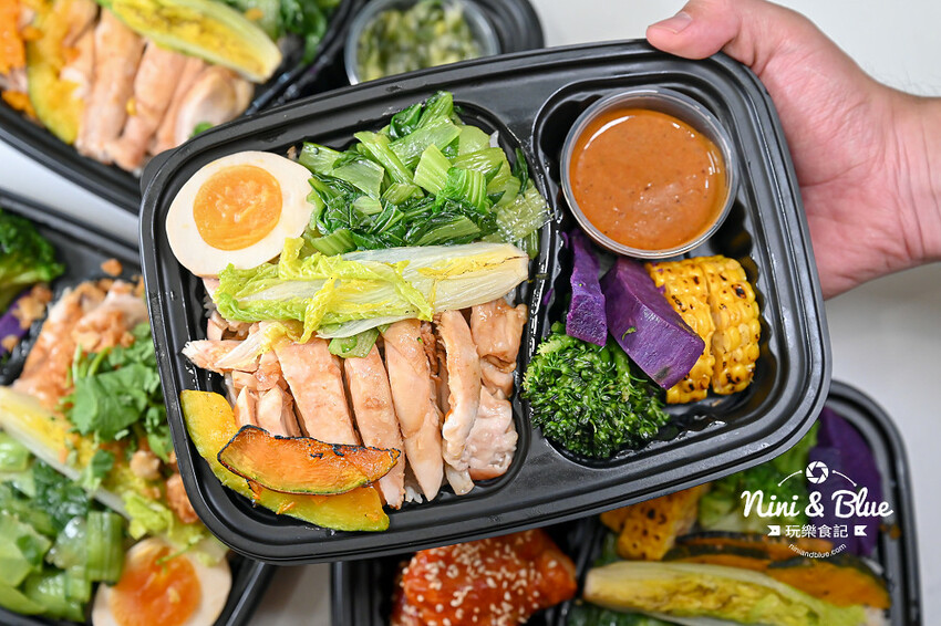 台中大里燒肉丼飯，還有熱湯免費續~對面就有停車場